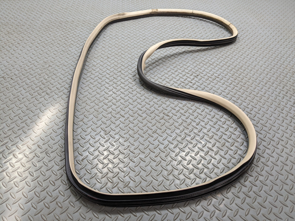 2004 - 2009 CADILLAC SRX OEM DOOR SEAL WEATHER STRIPPING RUBBER FRONT RIGHT SIDE