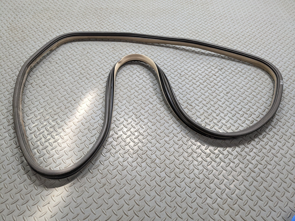 2004 - 2009 CADILLAC SRX OEM DOOR SEAL WEATHER STRIPPING RUBBER FRONT RIGHT SIDE