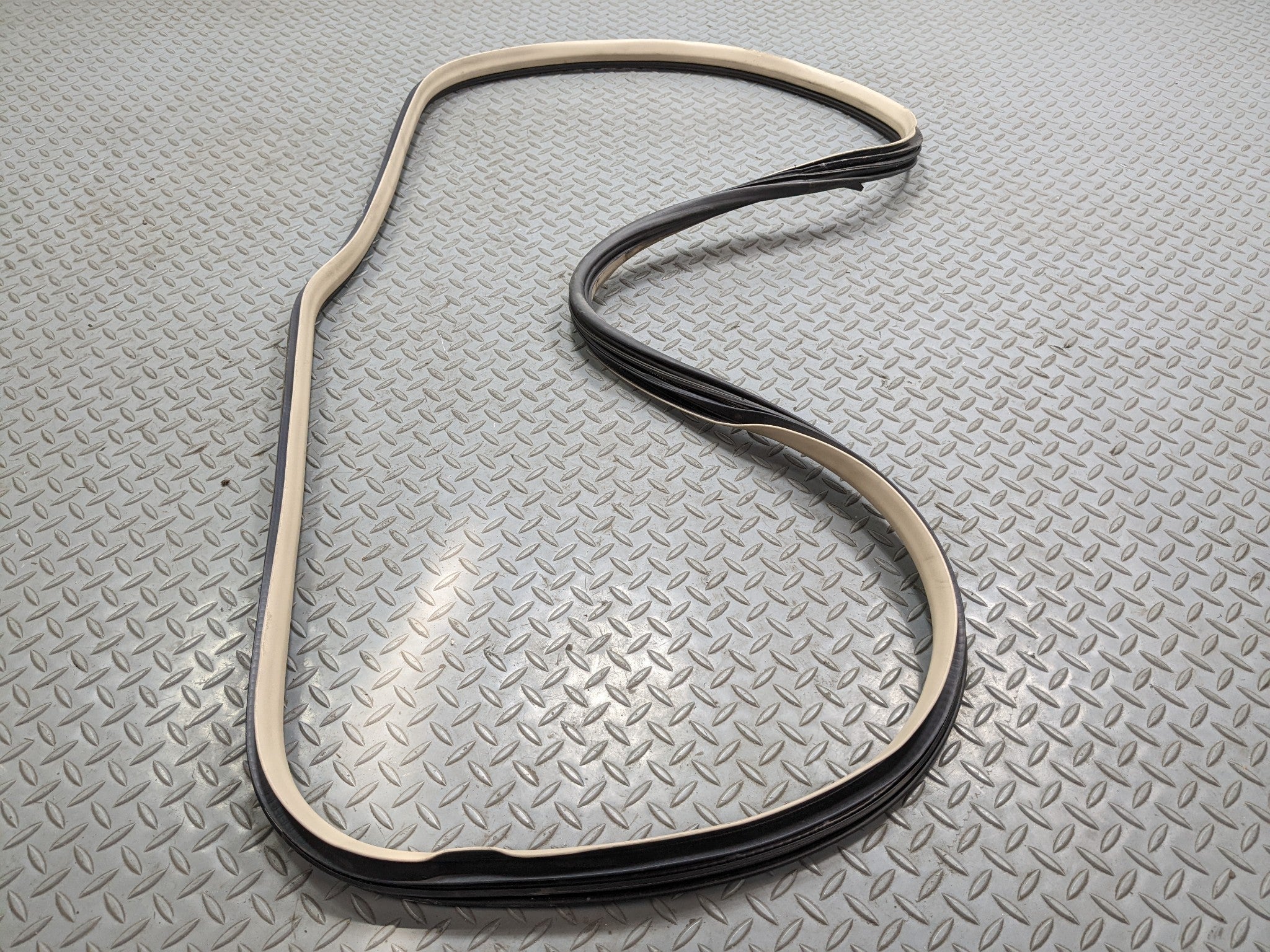 2004 - 2009 CADILLAC SRX OEM DOOR SEAL WEATHER STRIPPING RUBBER REAR RIGHT SIDE