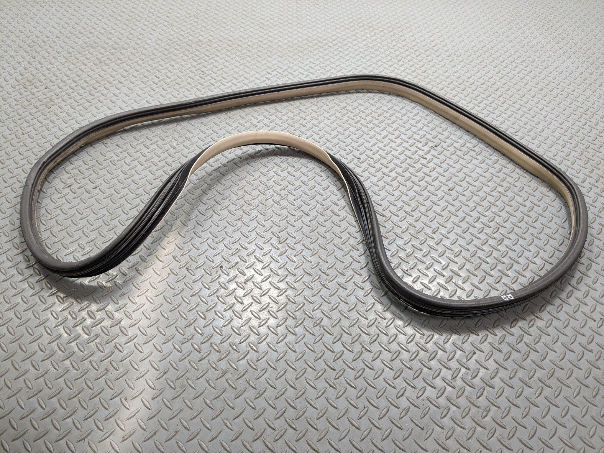 2004 - 2009 CADILLAC SRX OEM DOOR SEAL WEATHER STRIPPING RUBBER REAR RIGHT SIDE