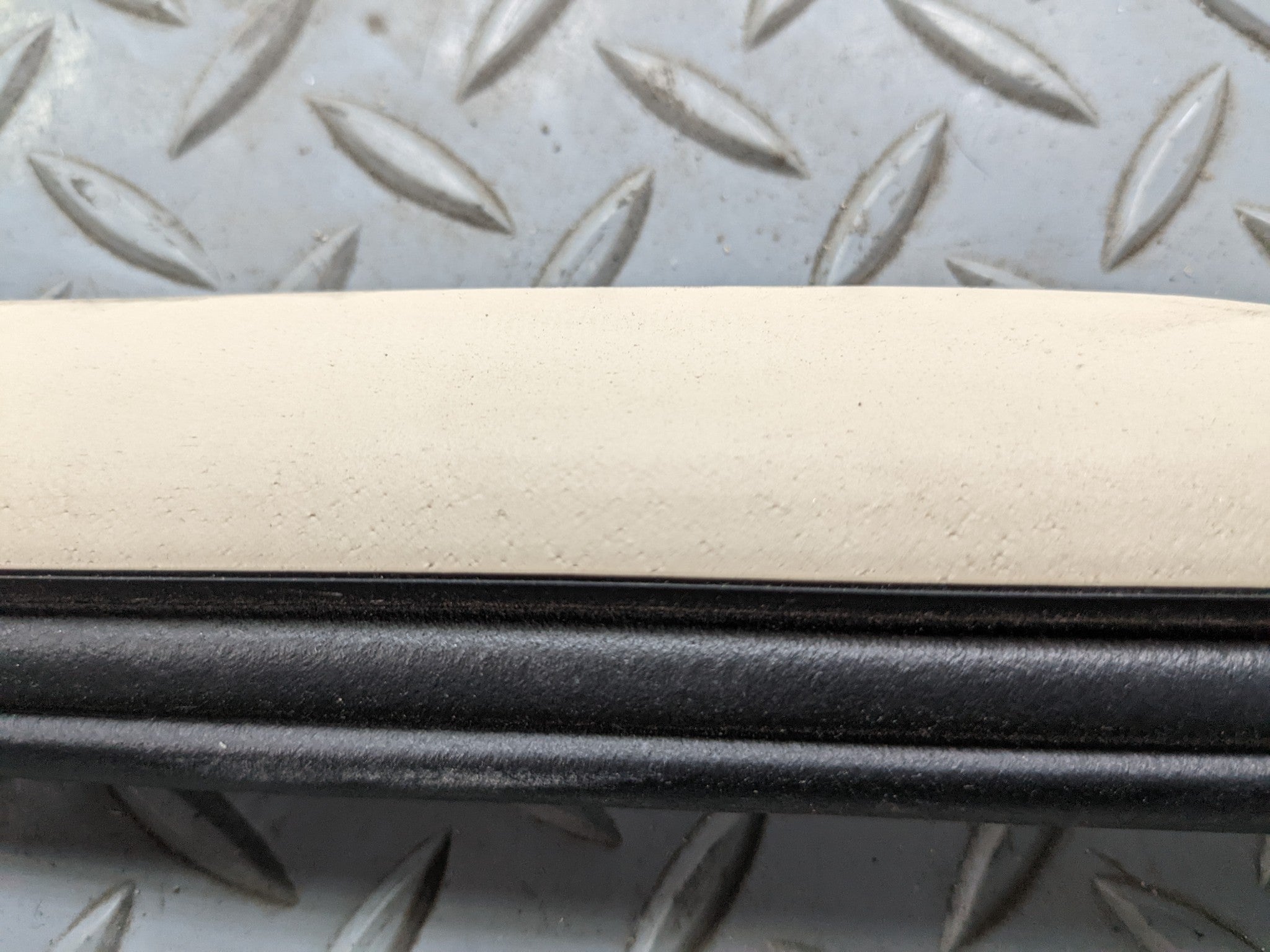 2004 - 2009 CADILLAC SRX OEM DOOR SEAL WEATHER STRIPPING RUBBER REAR RIGHT SIDE