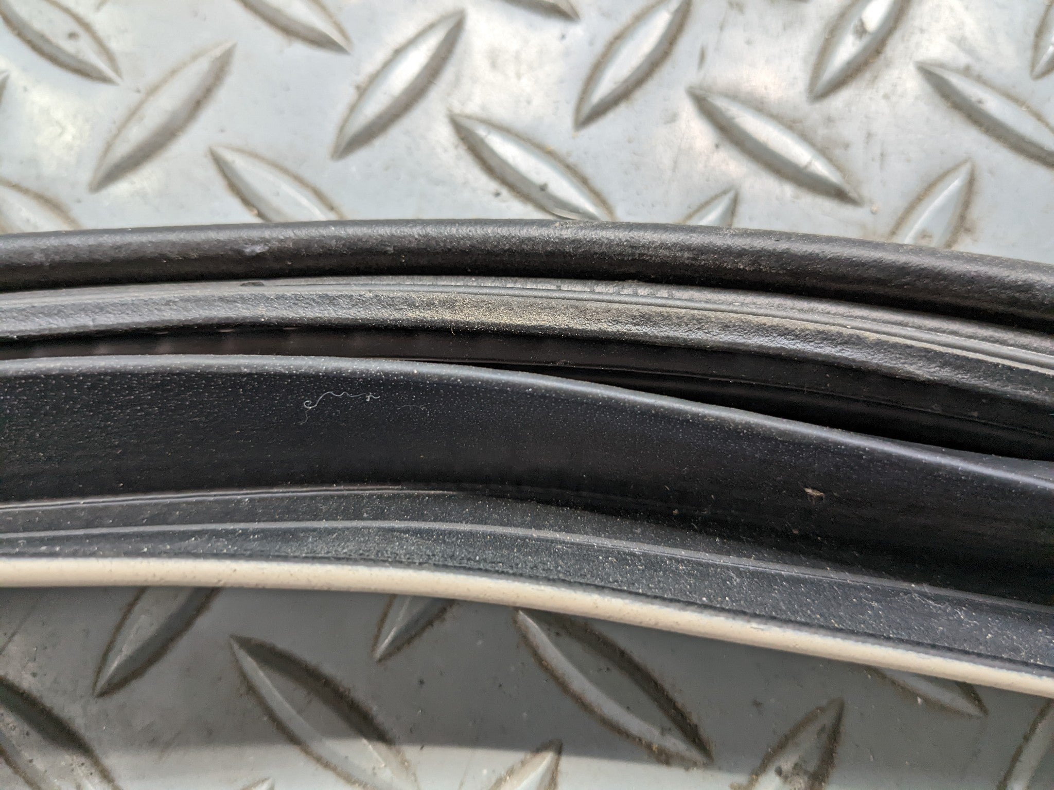 2004 - 2009 CADILLAC SRX OEM DOOR SEAL WEATHER STRIPPING RUBBER REAR RIGHT SIDE