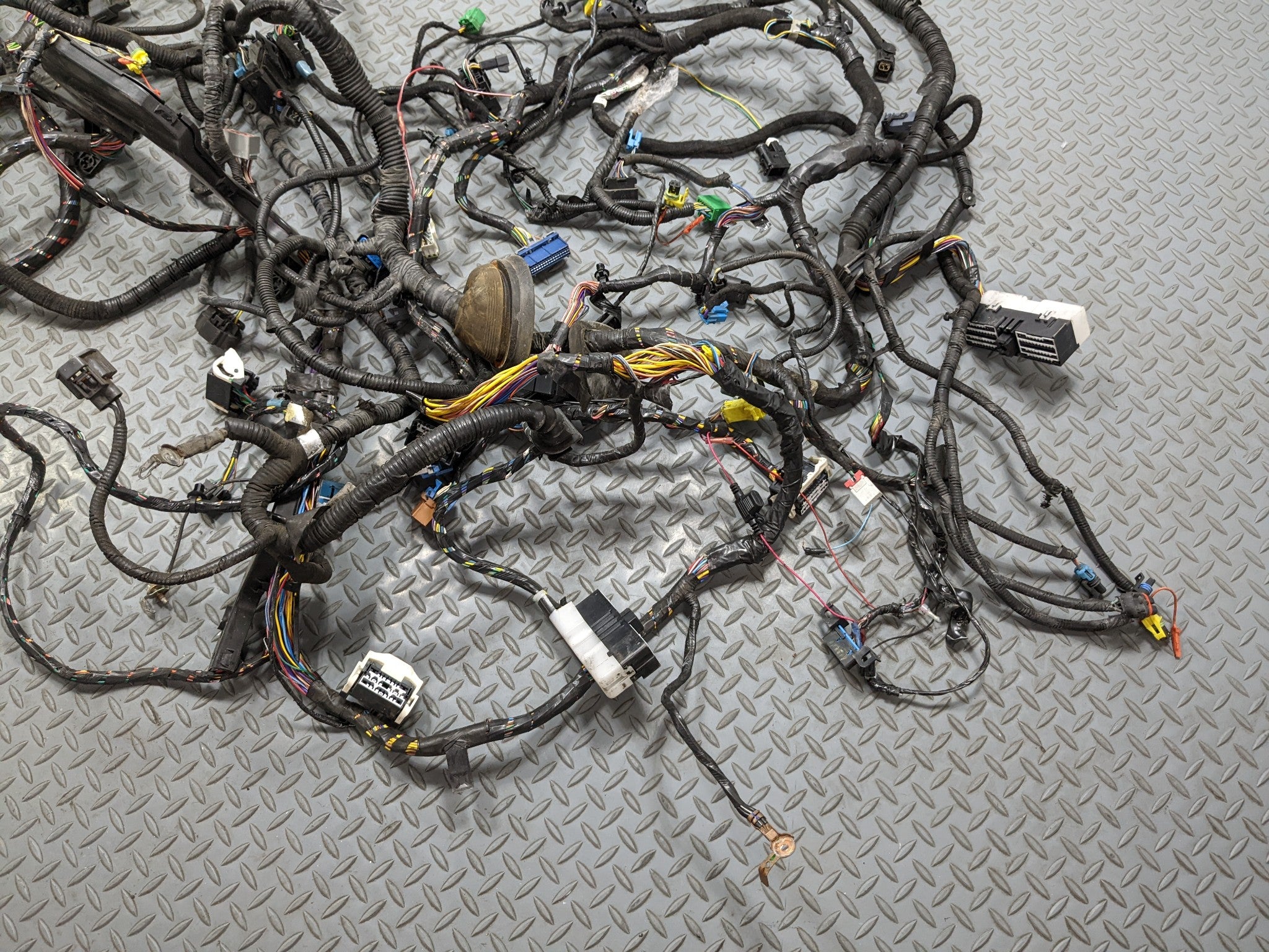 2004 - 2009 CADILLAC SRX OEM INTERIOR BODY WIRE HARNESS CABLE AND CONNECTOR