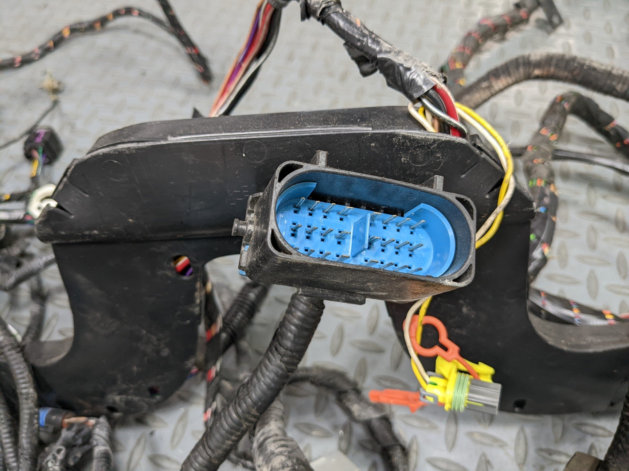 2004 - 2009 CADILLAC SRX OEM INTERIOR BODY WIRE HARNESS CABLE AND CONNECTOR
