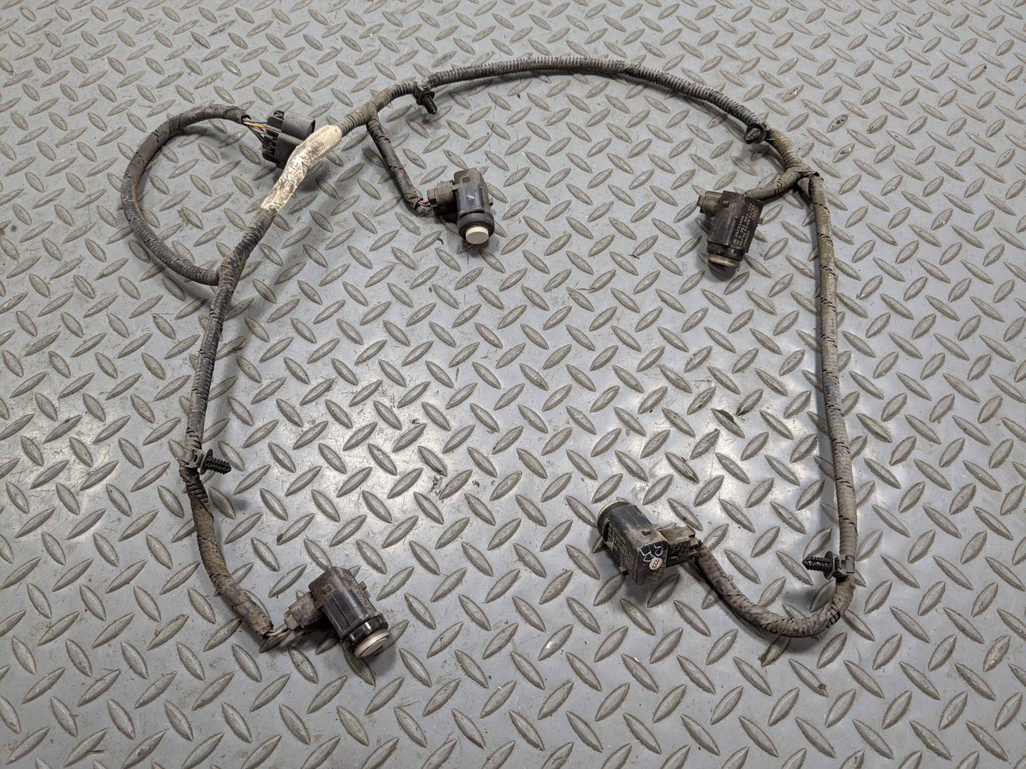 04 - 09 CADILLAC SRX OEM BUMPER PARKING ASSIST SENSOR WITH WIRING HARNESS REAR
