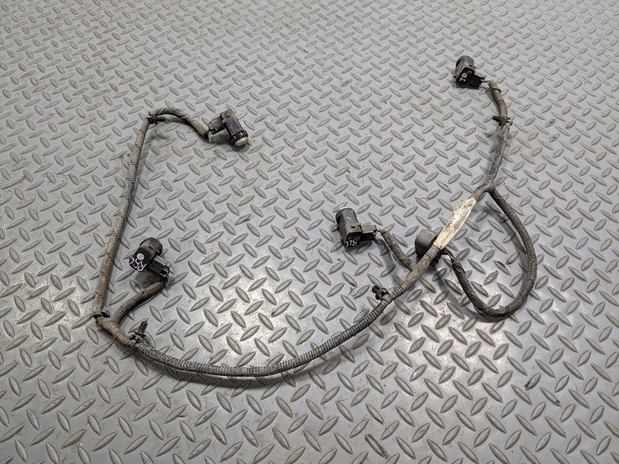 04 - 09 CADILLAC SRX OEM BUMPER PARKING ASSIST SENSOR WITH WIRING HARNESS REAR