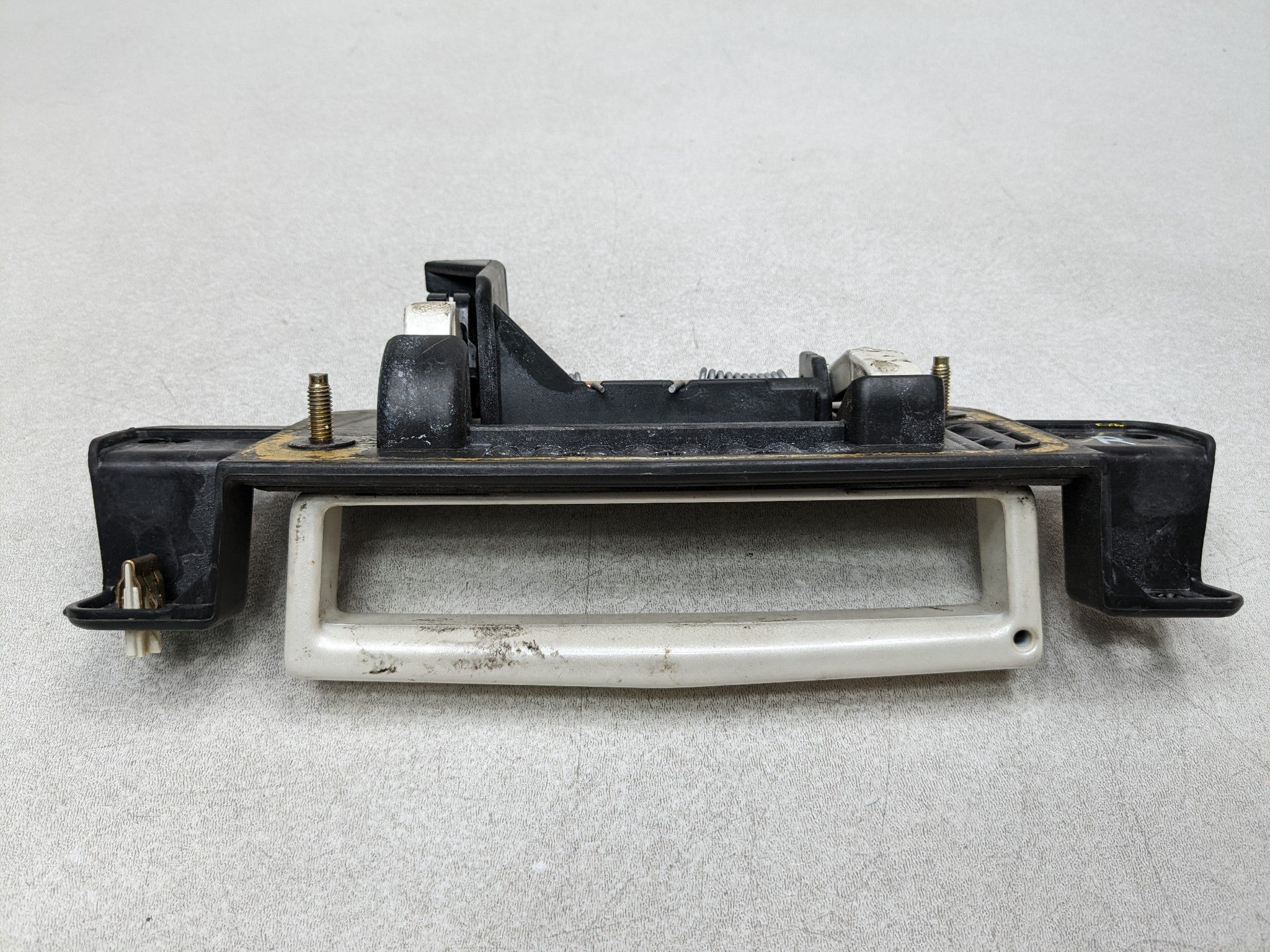 2004 - 2009 CADILLAC SRX OEM EXTERIOR DOOR HANDLE REAR TRUNK RIGHT SIDE