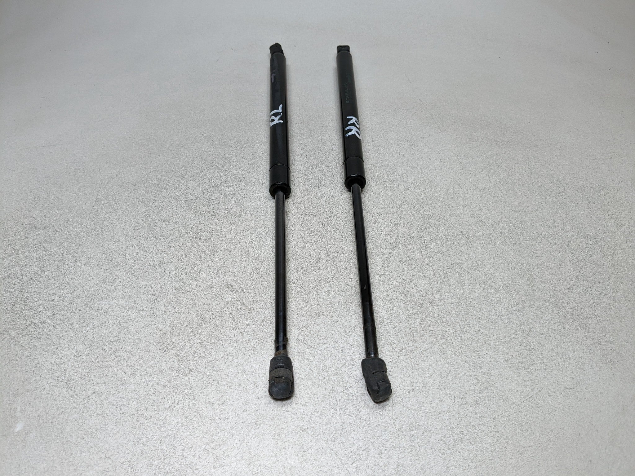 2004 - 2009 CADILLAC SRX OEM HATCH SUPPORT SHOCK STRUT SET REAR LEFT AND RIGHT