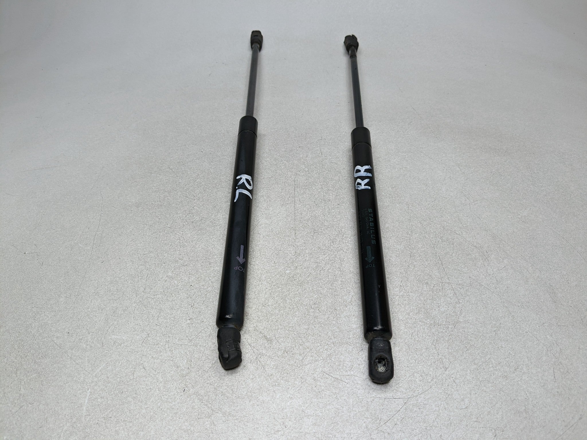 2004 - 2009 CADILLAC SRX OEM HATCH SUPPORT SHOCK STRUT SET REAR LEFT AND RIGHT