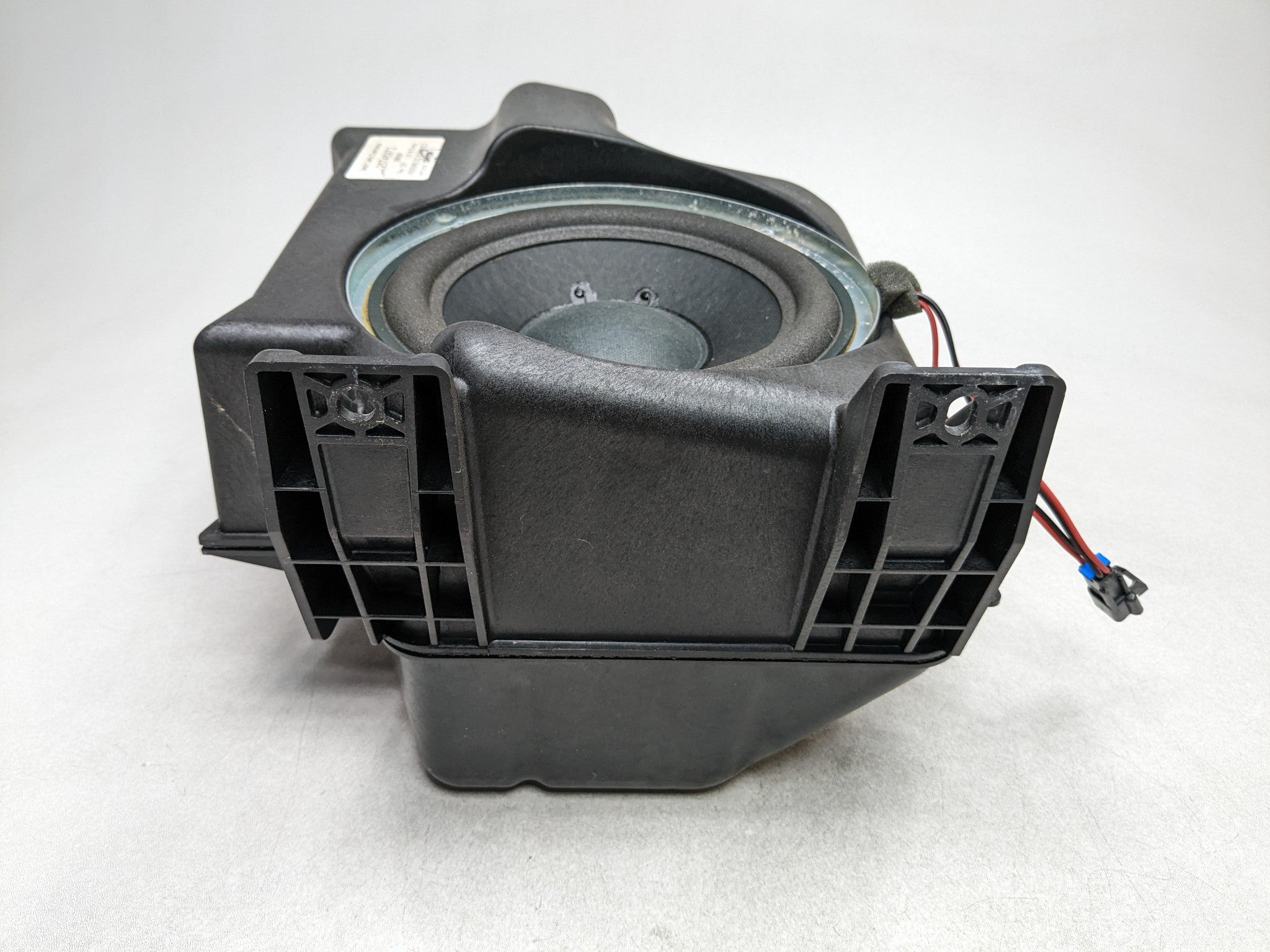 2004 - 2009 CADILLAC SRX OEM SUBWOOFER SPEAKER AUDIO SOUND SYSTEM ASSEMBLY