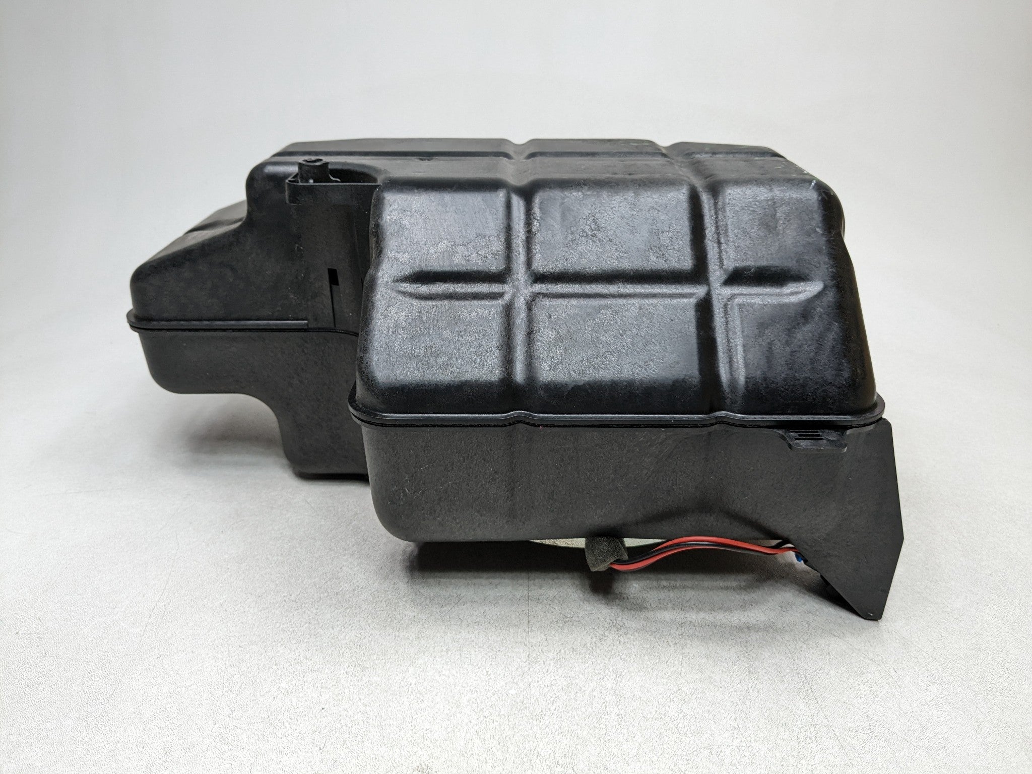 2004 - 2009 CADILLAC SRX OEM SUBWOOFER SPEAKER AUDIO SOUND SYSTEM ASSEMBLY