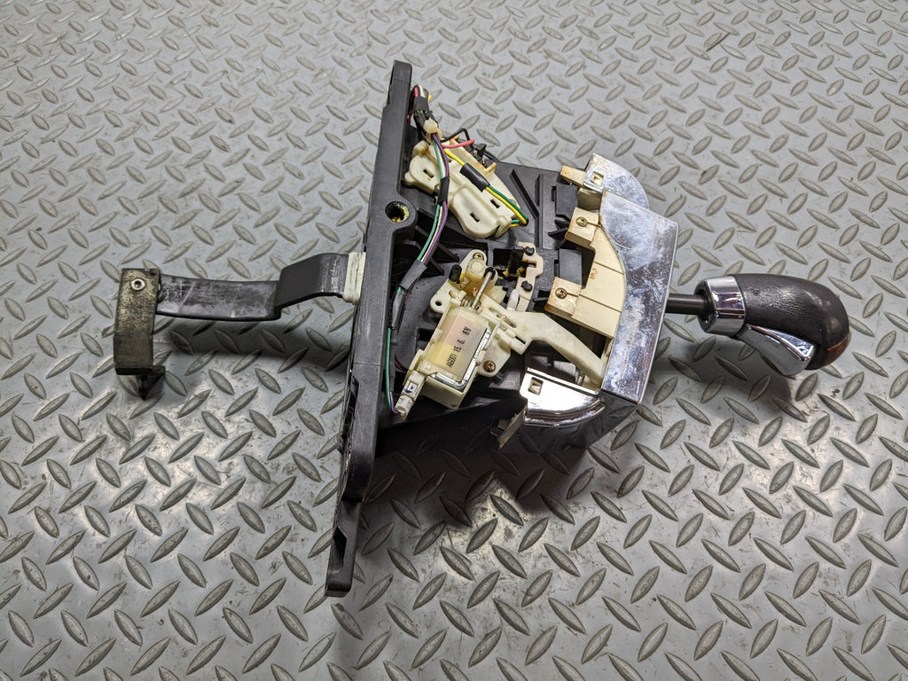 2004 - 2009 CADILLAC SRX OEM AUTOMATIC TRANSMISSION FLOOR SHIFTER GEAR SELECTOR