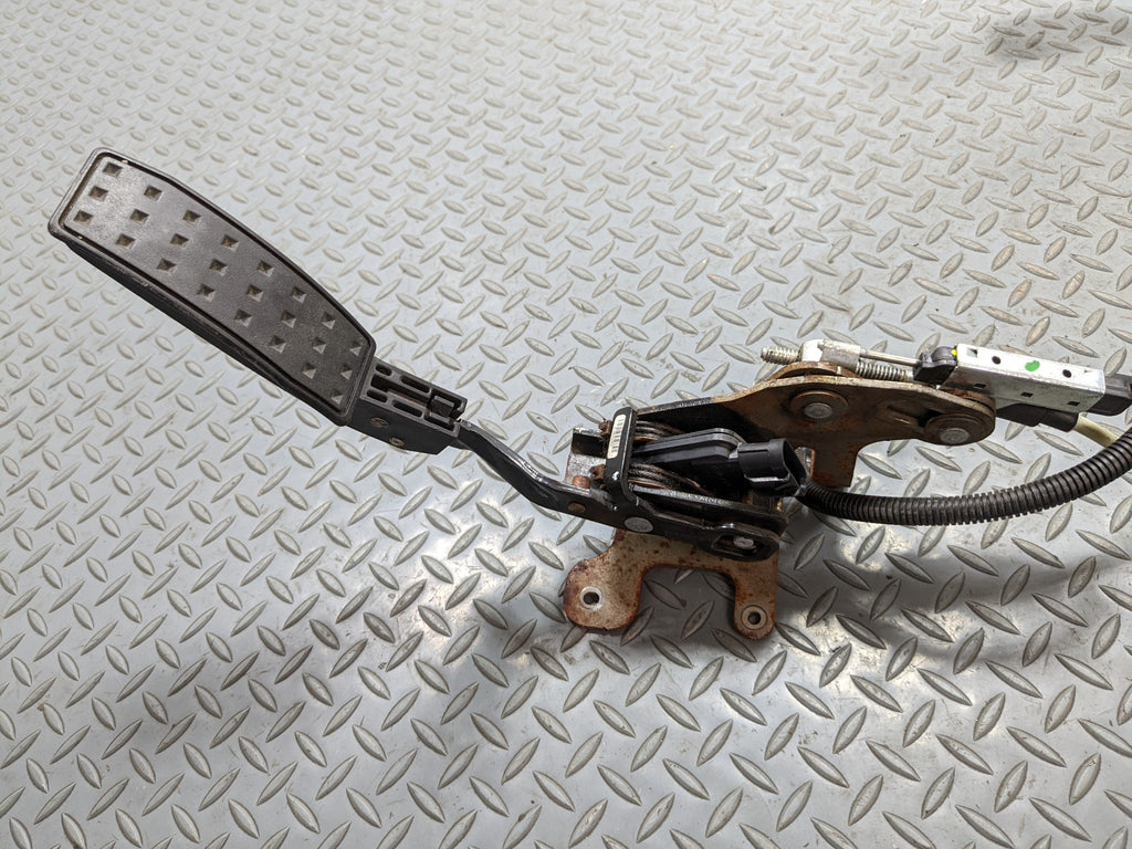 2004 - 2009 CADILLAC SRX OEM ACCELERATOR PEDAL SENSOR ASSEMBLY WITH BRAKE PEDAL