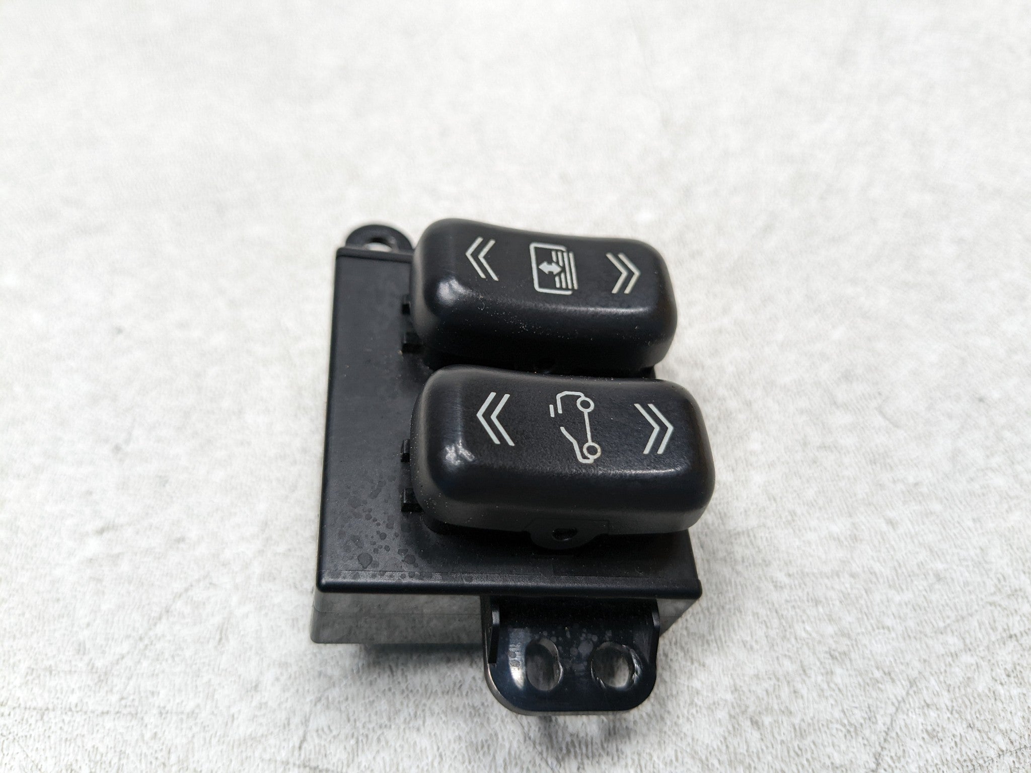 2004 - 2009 CADILLAC SRX OEM SUNROOF CONTROL BUTTON SWITCH ASSEMBLY