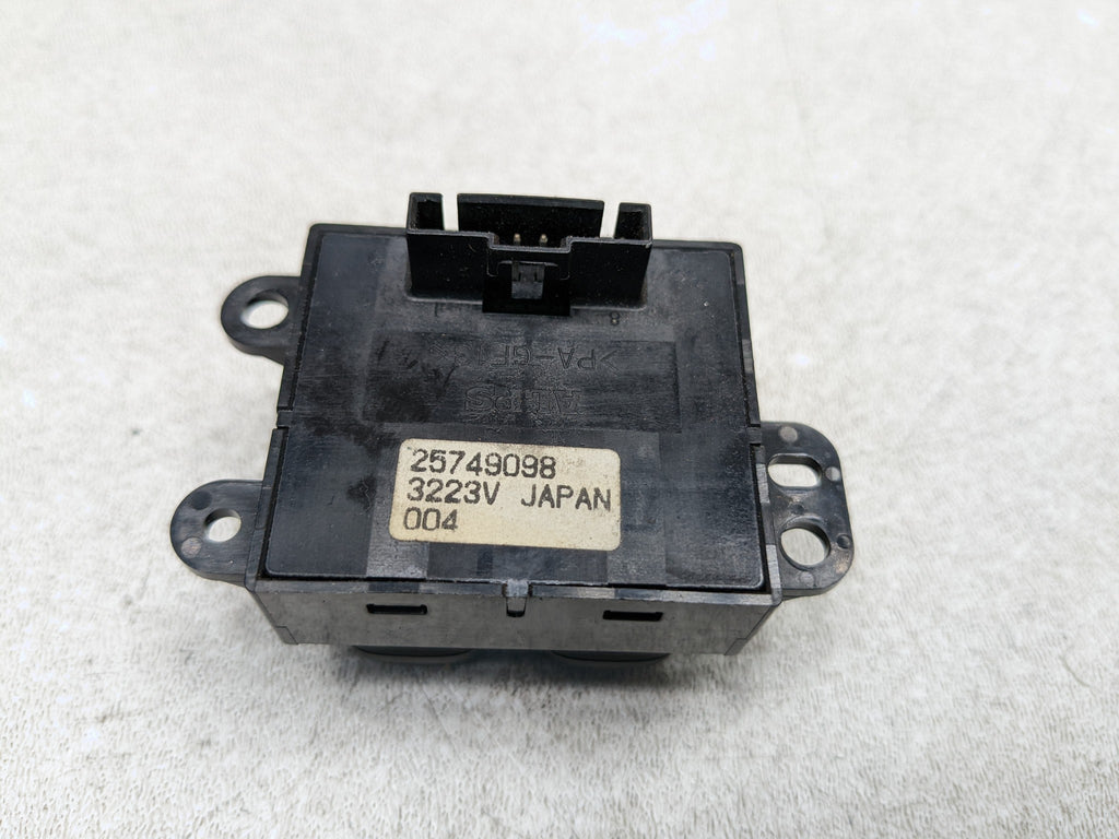 2004 - 2009 CADILLAC SRX OEM SUNROOF CONTROL BUTTON SWITCH ASSEMBLY
