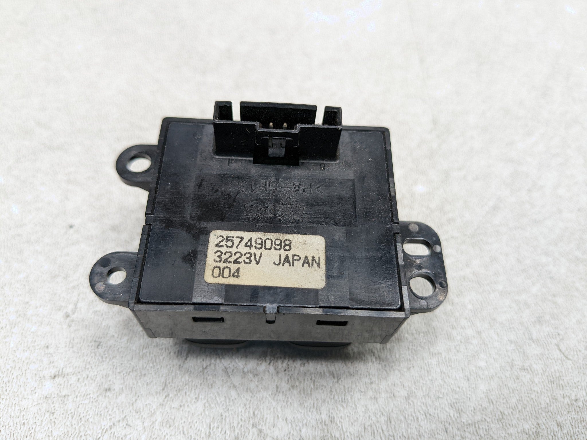 2004 - 2009 CADILLAC SRX OEM SUNROOF CONTROL BUTTON SWITCH ASSEMBLY