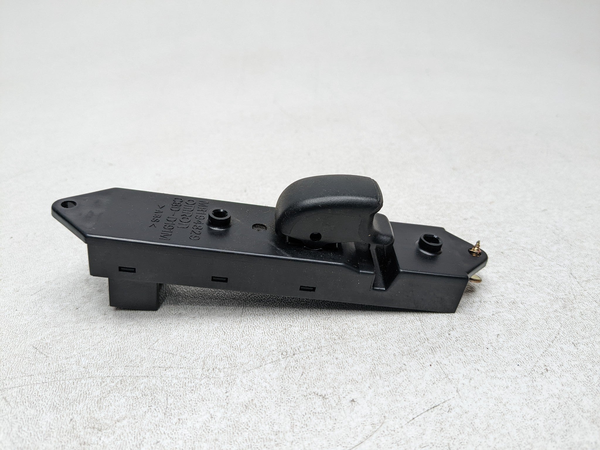 00 - 04 MITSUBISHI MONTERO SPORT OEM DOOR WINDOW SWITCH ASSEMBLY REAR LEFT SIDE