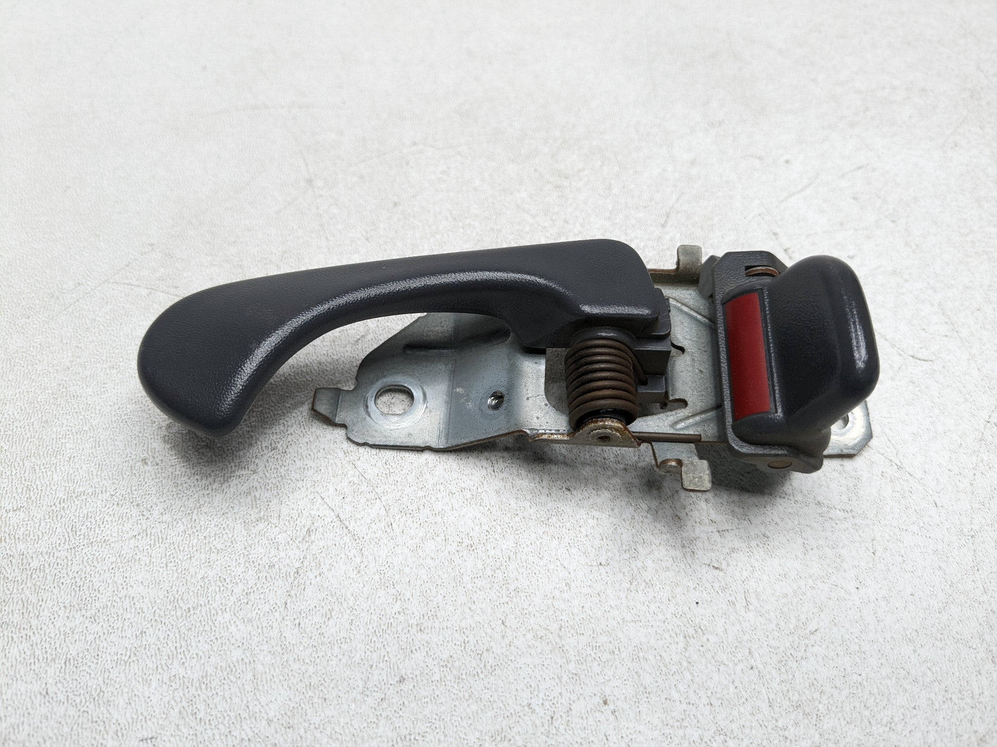 00 - 04 MITSUBISHI MONTERO SPORT OEM INTERIOR DOOR HANDLE REAR LEFT DRIVER SIDE