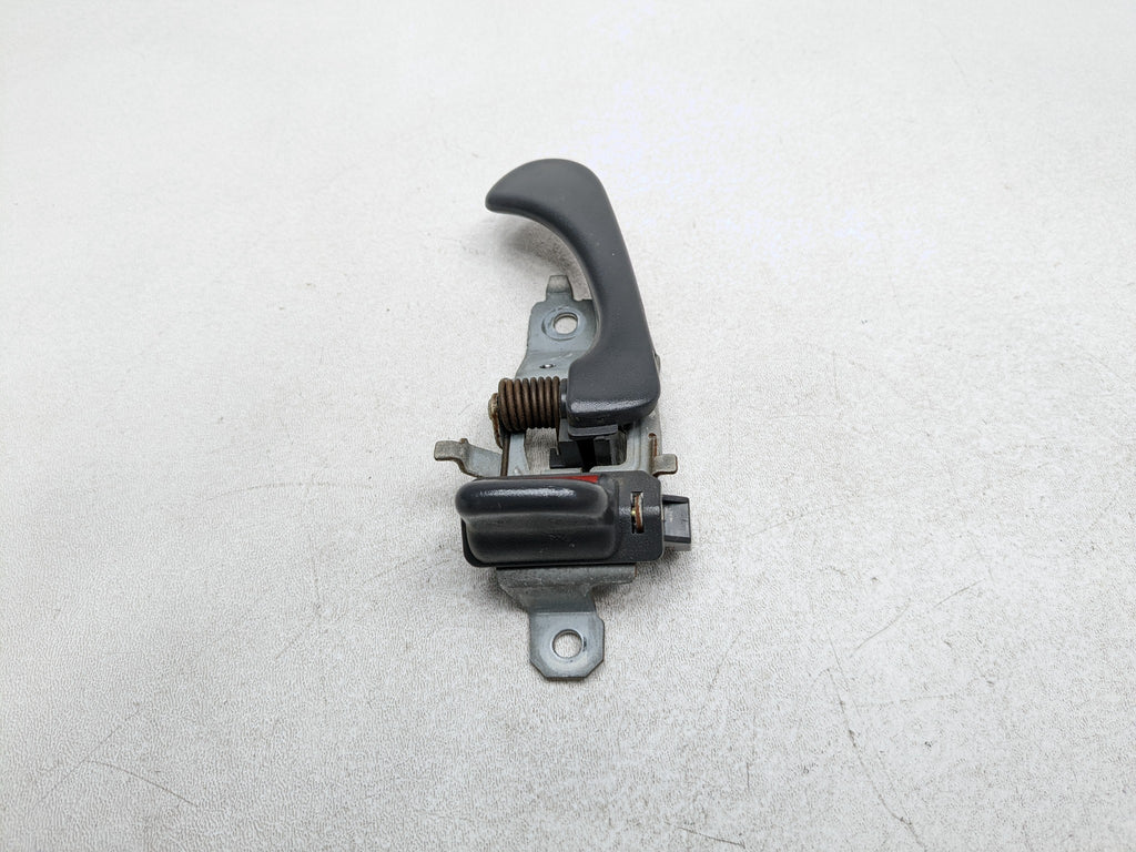00 - 04 MITSUBISHI MONTERO SPORT OEM INTERIOR DOOR HANDLE REAR LEFT DRIVER SIDE