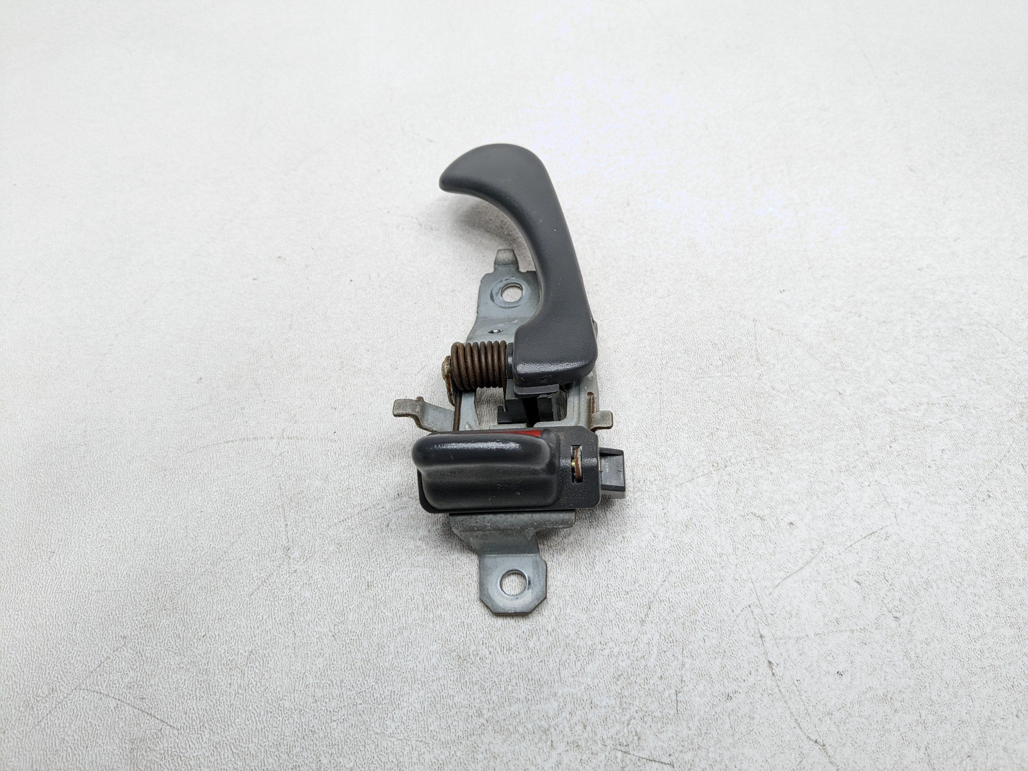 00 - 04 MITSUBISHI MONTERO SPORT OEM INTERIOR DOOR HANDLE REAR LEFT DRIVER SIDE