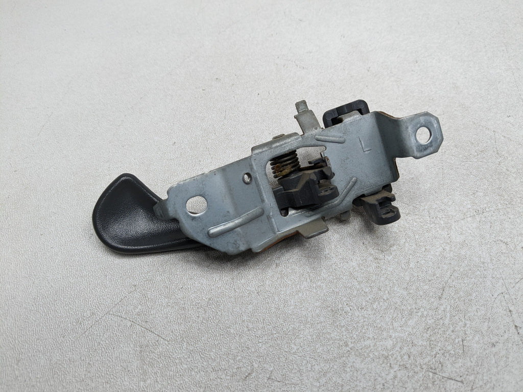 00 - 04 MITSUBISHI MONTERO SPORT OEM INTERIOR DOOR HANDLE REAR LEFT DRIVER SIDE