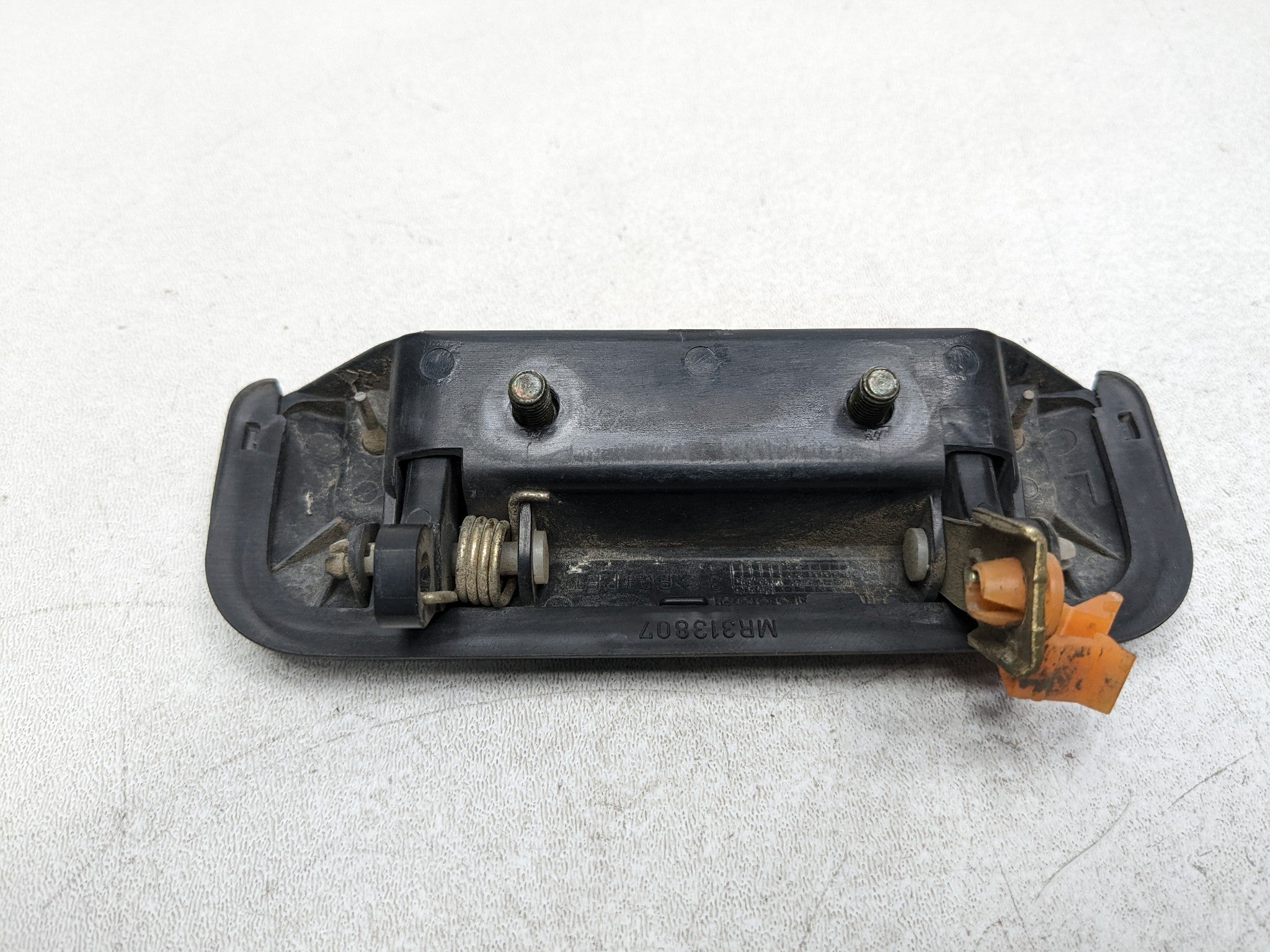 00 – 04 MITSUBISHI MONTERO SPORT OEM EXTERIOR DOOR HANDLE REAR LEFT DRIVER SIDE