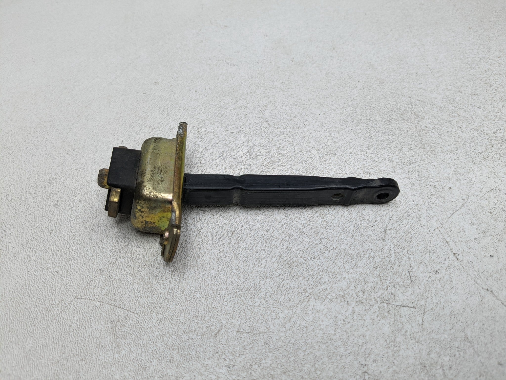 00 - 04 MITSUBISHI MONTERO SPORT OEM DOOR CHECK STRAP STOPPER FRONT RIGHT SIDE