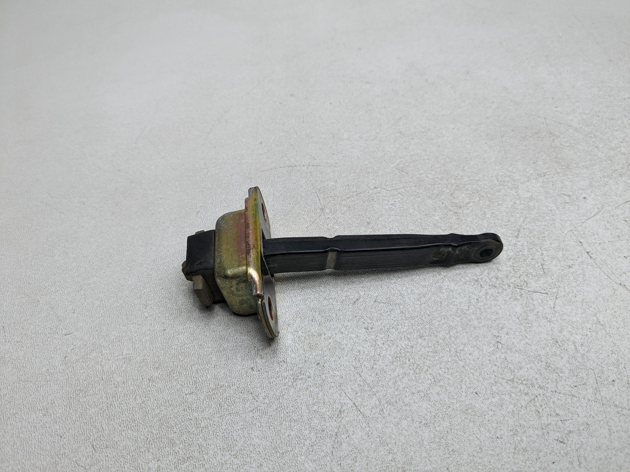 00 - 04 MITSUBISHI MONTERO SPORT OEM DOOR CHECK STRAP STOPPER FRONT RIGHT SIDE