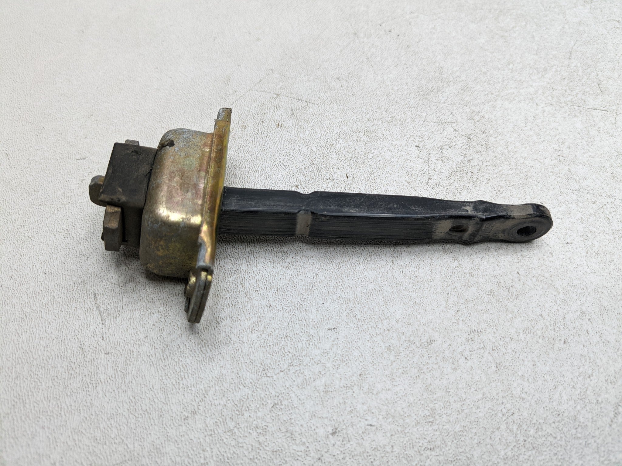 00 - 04 MITSUBISHI MONTERO SPORT OEM DOOR CHECK STRAP STOPPER FRONT LEFT SIDE