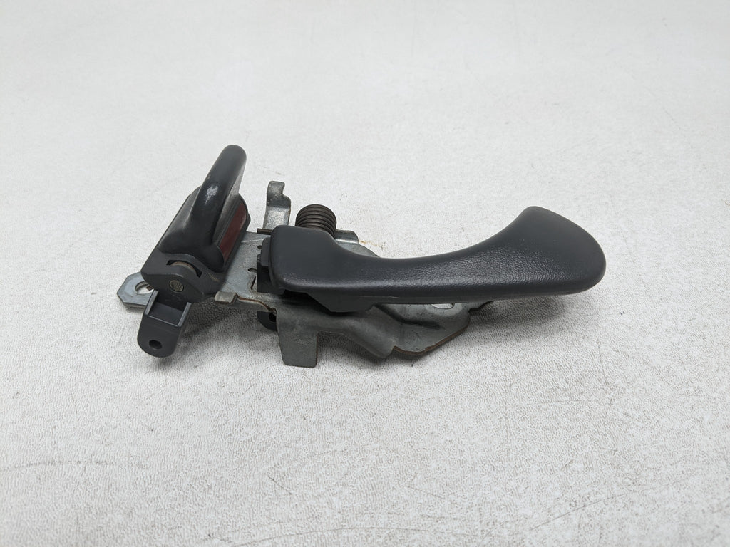 00 - 04 MITSUBISHI MONTERO SPORT OEM INTERIOR DOOR HANDLE FRONT LEFT DRIVER SIDE