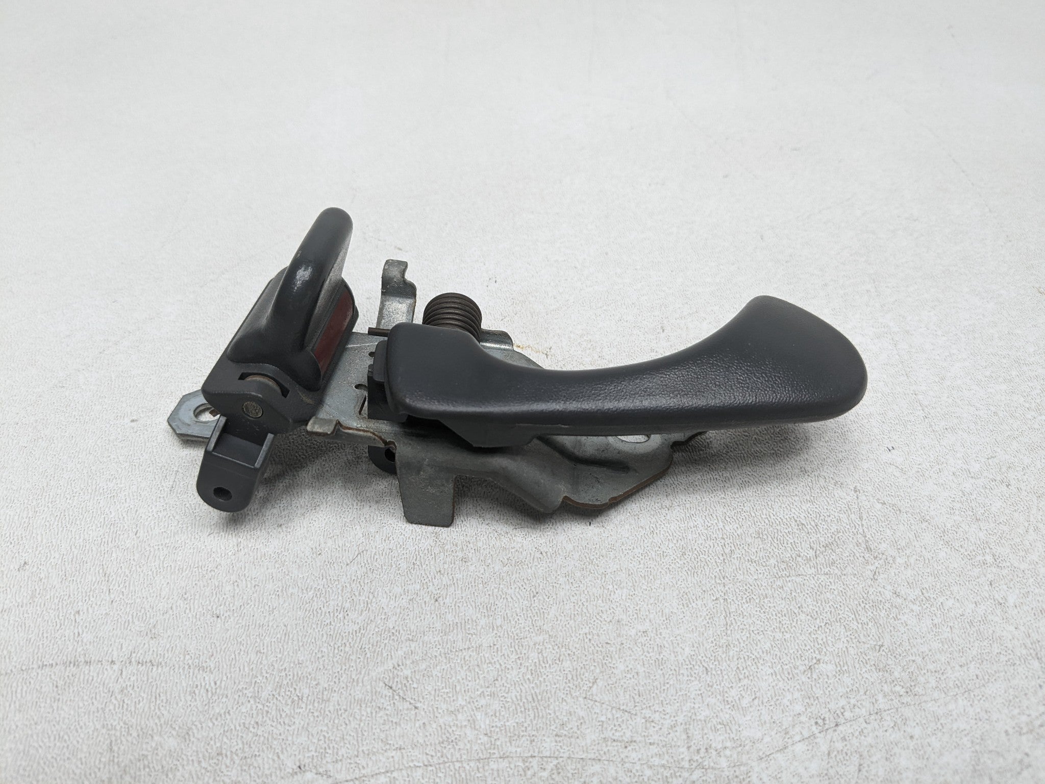 00 - 04 MITSUBISHI MONTERO SPORT OEM INTERIOR DOOR HANDLE FRONT LEFT DRIVER SIDE