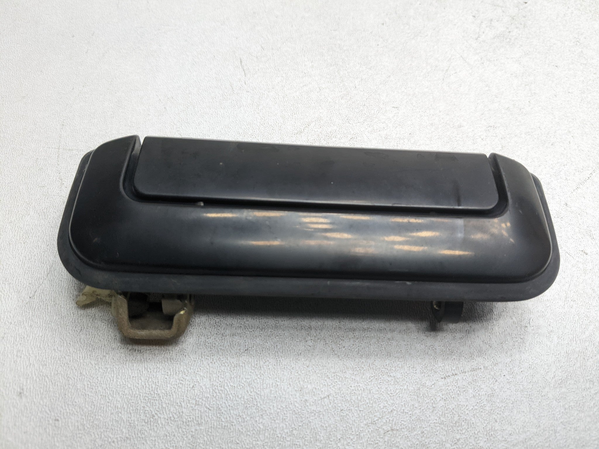 00 – 04 MITSUBISHI MONTERO SPORT OEM EXTERIOR DOOR HANDLE FRONT LEFT DRIVER SIDE
