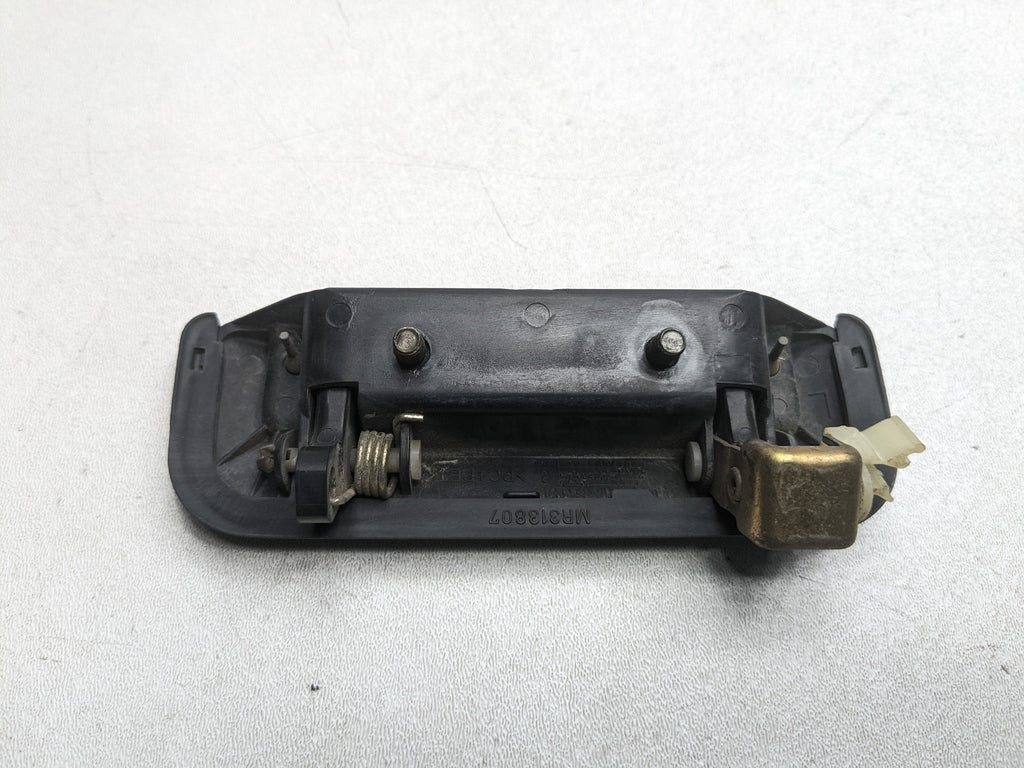 00 – 04 MITSUBISHI MONTERO SPORT OEM EXTERIOR DOOR HANDLE FRONT LEFT DRIVER SIDE