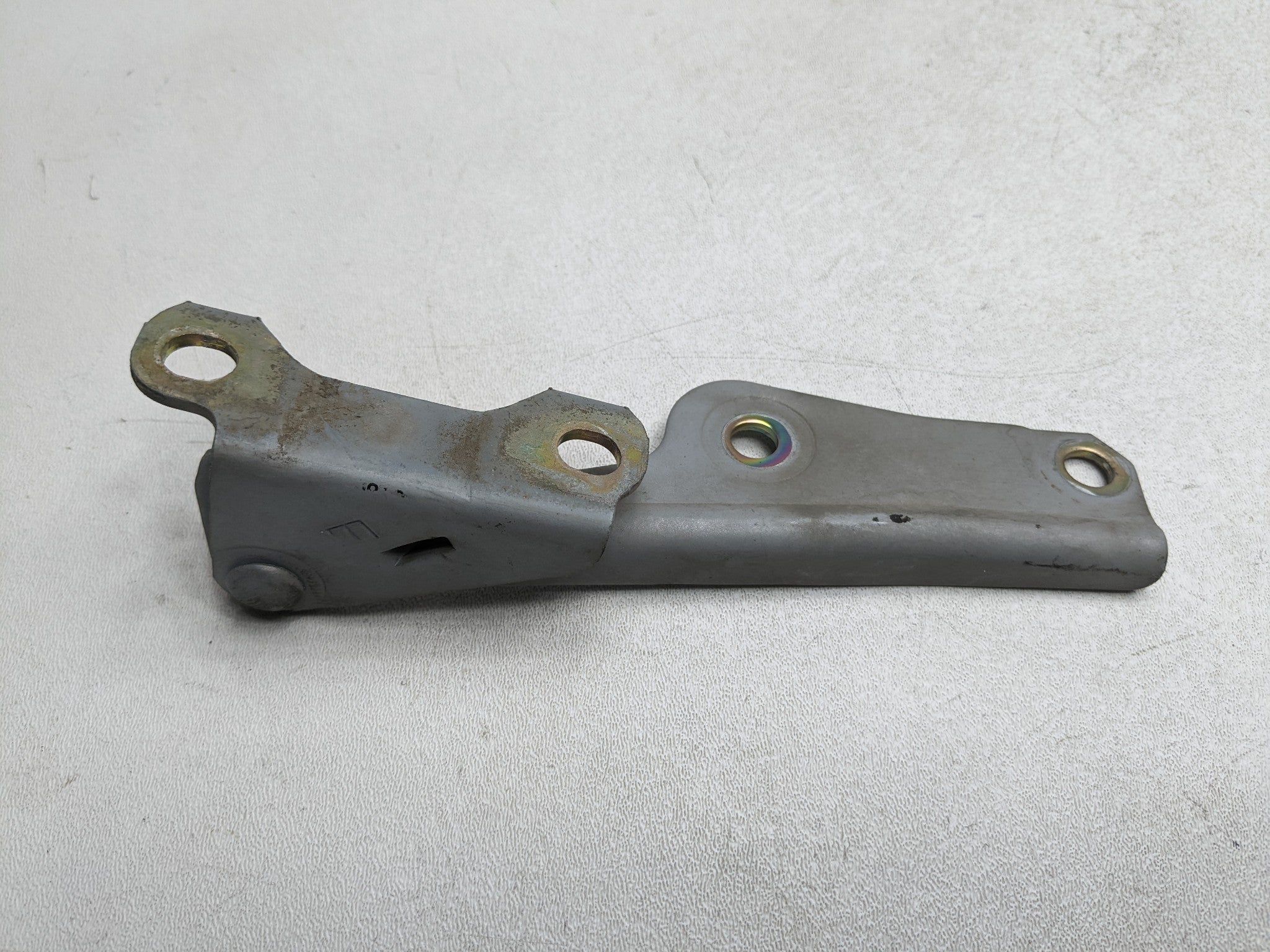 00 - 04 MITSUBISHI MONTERO SPORT OEM HOOD HINGE SUPPORT BRACKET FRONT LEFT SIDE
