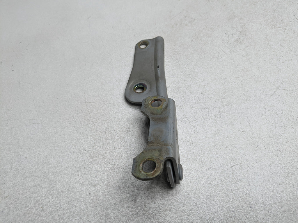 00 - 04 MITSUBISHI MONTERO SPORT OEM HOOD HINGE SUPPORT BRACKET FRONT LEFT SIDE