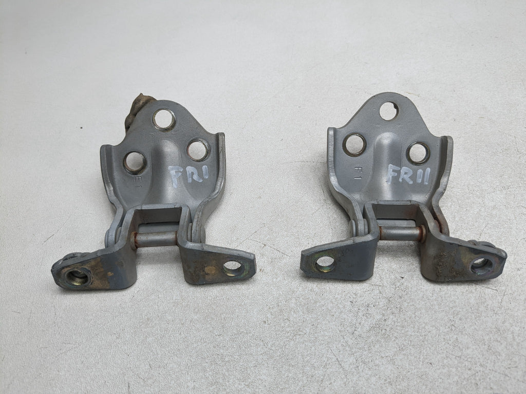 00 - 04 MITSUBISHI MONTERO SPORT OEM DOOR HINGE SET UPPER AND LOWER FRONT RIGHT