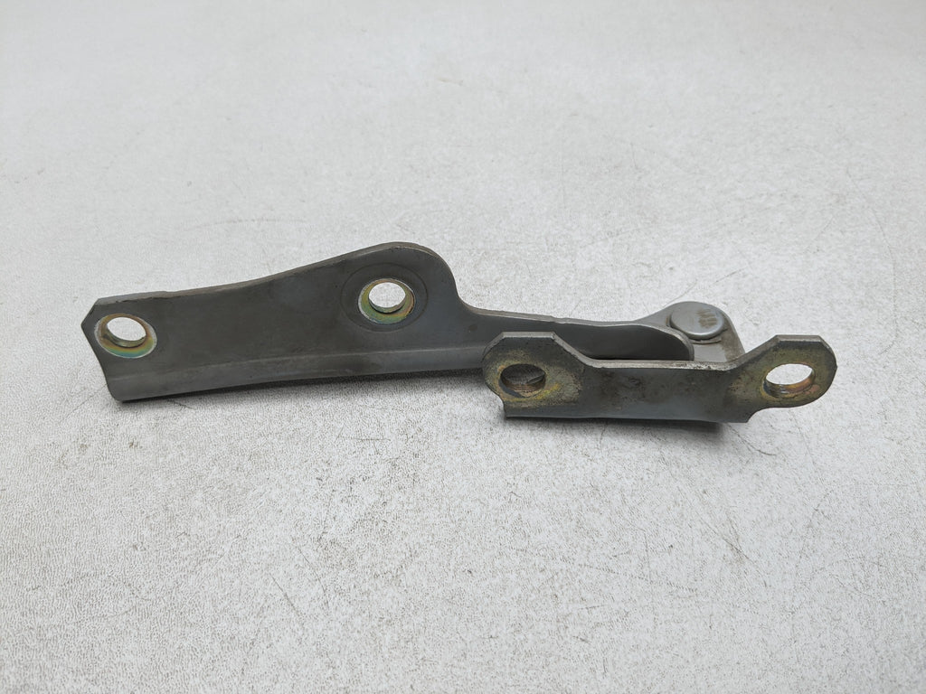 00 - 04 MITSUBISHI MONTERO SPORT OEM HOOD HINGE SUPPORT BRACKET FRONT RIGHT SIDE