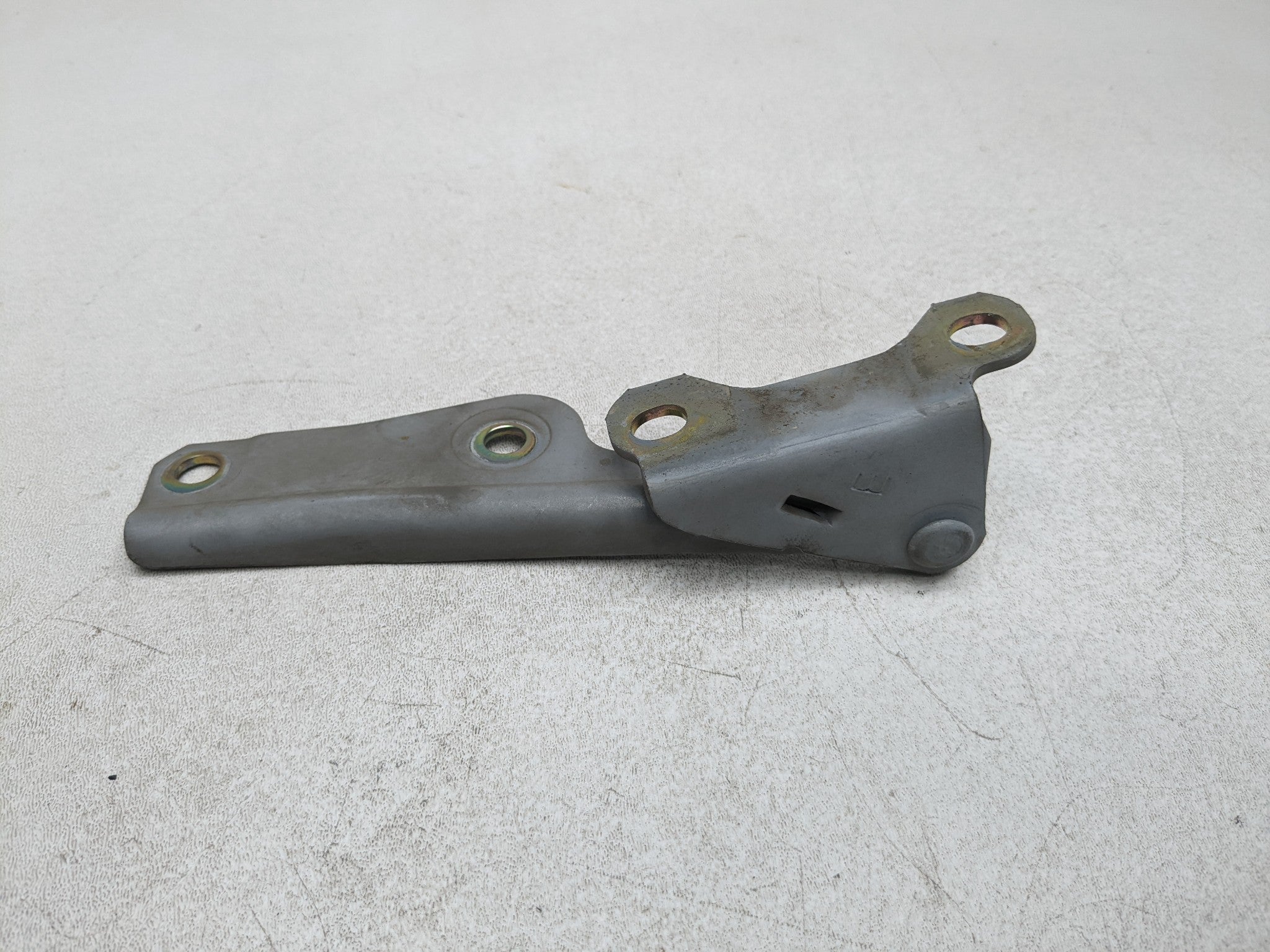 00 - 04 MITSUBISHI MONTERO SPORT OEM HOOD HINGE SUPPORT BRACKET FRONT RIGHT SIDE