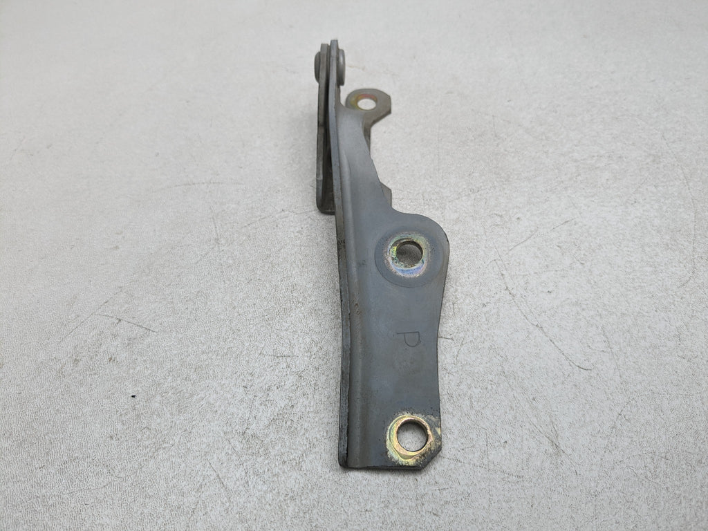 00 - 04 MITSUBISHI MONTERO SPORT OEM HOOD HINGE SUPPORT BRACKET FRONT RIGHT SIDE