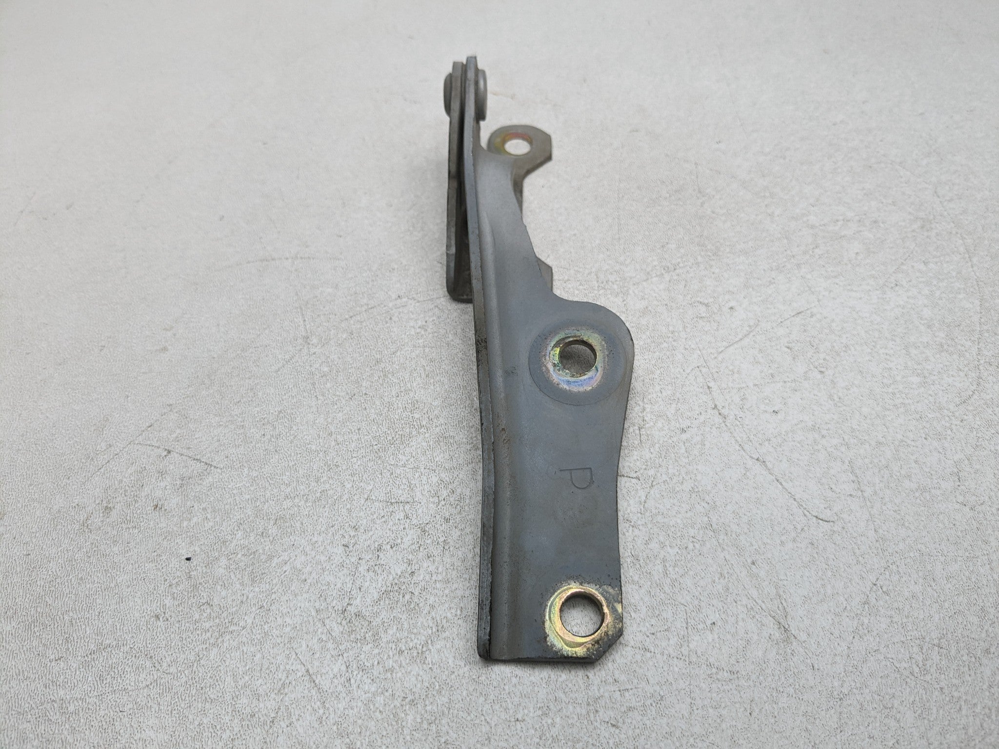 00 - 04 MITSUBISHI MONTERO SPORT OEM HOOD HINGE SUPPORT BRACKET FRONT RIGHT SIDE
