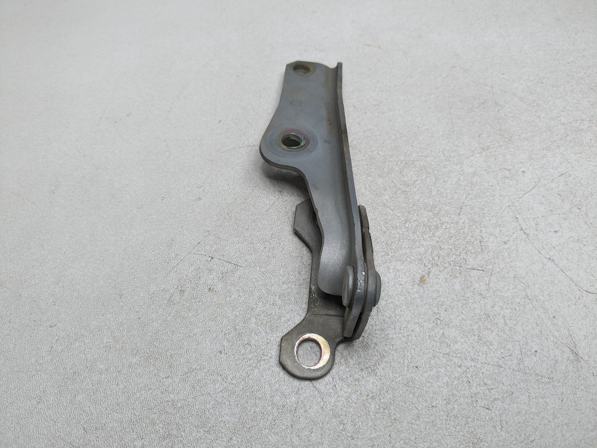 00 - 04 MITSUBISHI MONTERO SPORT OEM HOOD HINGE SUPPORT BRACKET FRONT RIGHT SIDE