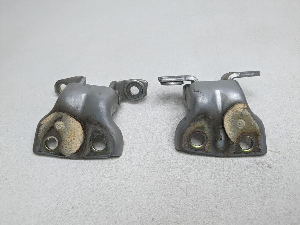 00 - 04 MITSUBISHI MONTERO SPORT OEM DOOR HINGE SET UPPER AND LOWER REAR RIGHT
