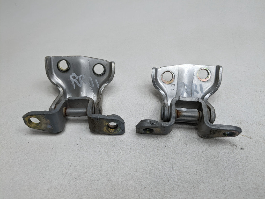 00 - 04 MITSUBISHI MONTERO SPORT OEM DOOR HINGE SET UPPER AND LOWER REAR RIGHT