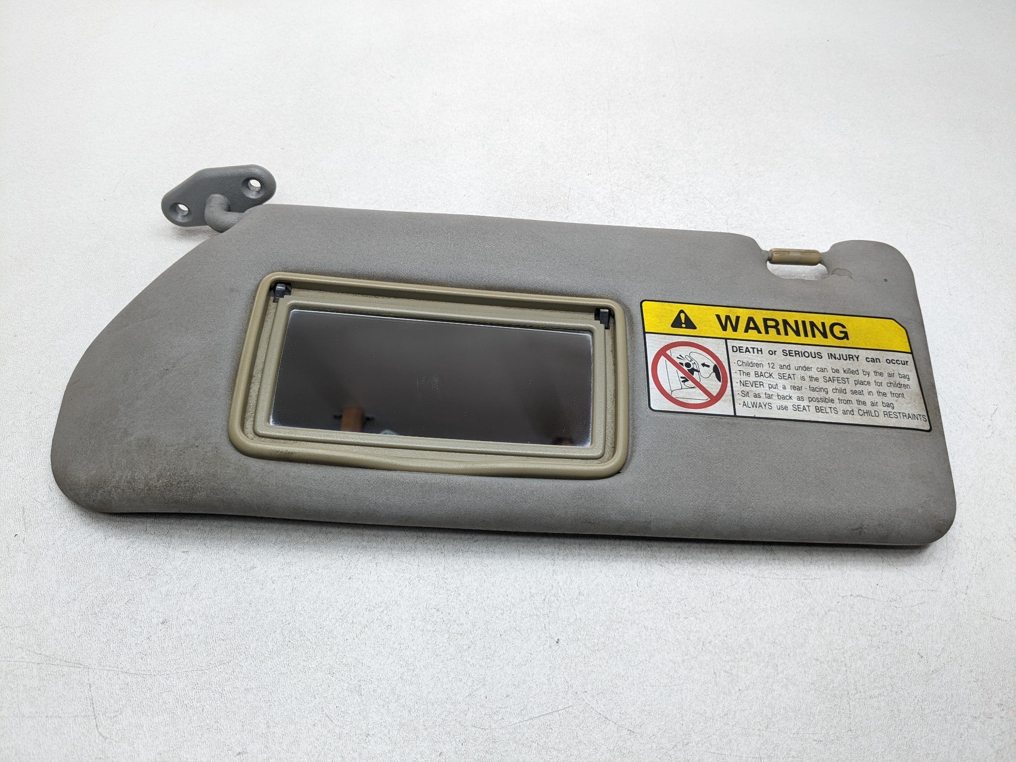 00 - 04 MITSUBISHI MONTERO SPORT OEM SUN VISOR INTERIOR UPPER FRONT LEFT SIDE