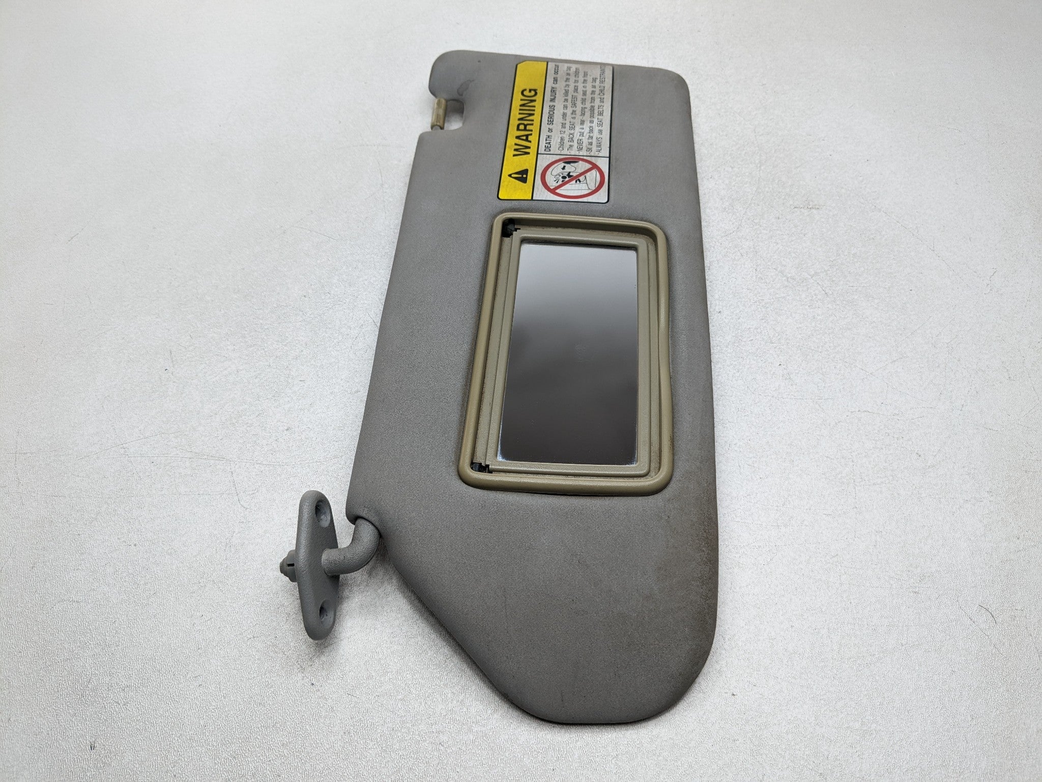 00 - 04 MITSUBISHI MONTERO SPORT OEM SUN VISOR INTERIOR UPPER FRONT LEFT SIDE