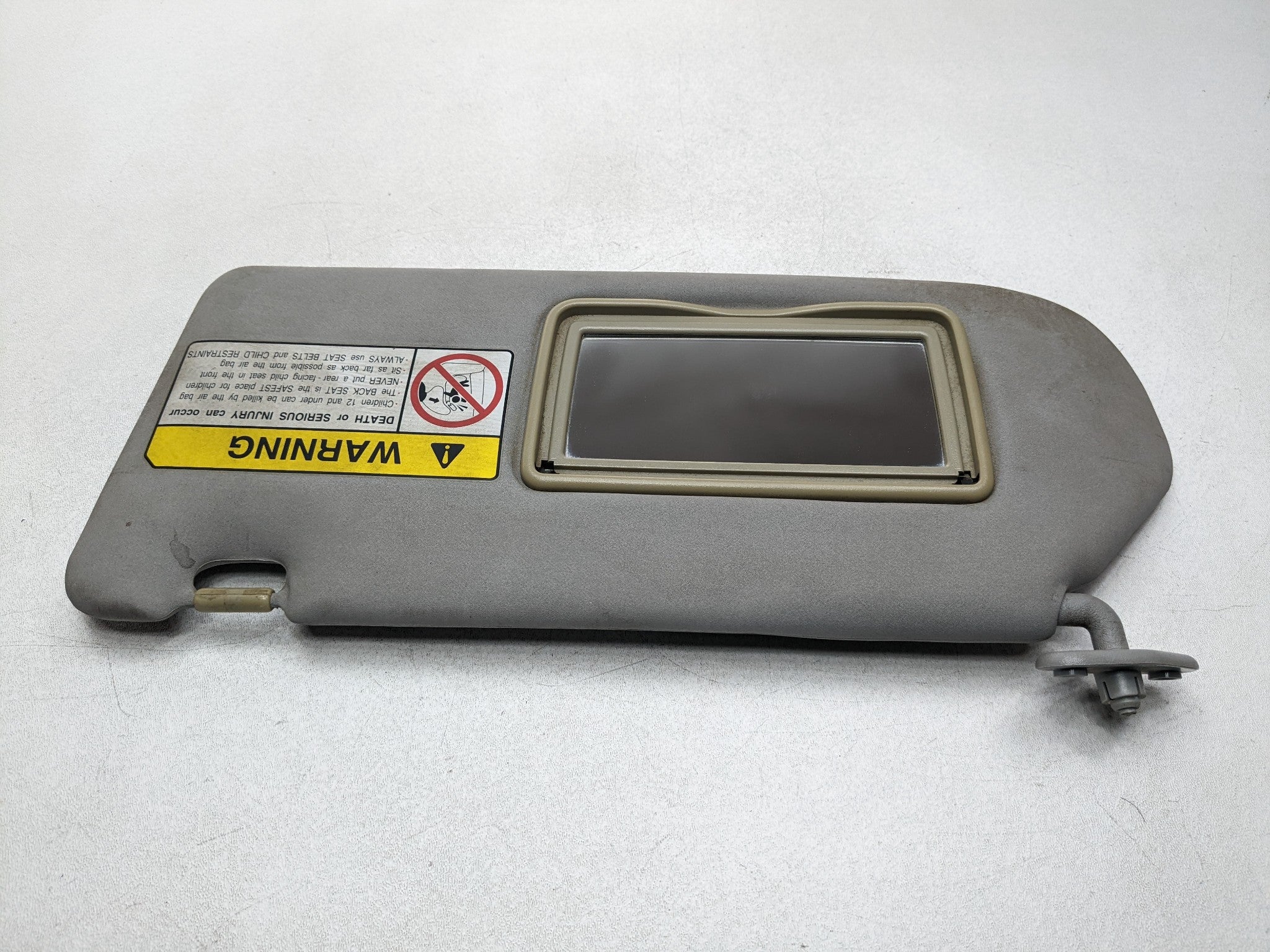 00 - 04 MITSUBISHI MONTERO SPORT OEM SUN VISOR INTERIOR UPPER FRONT LEFT SIDE