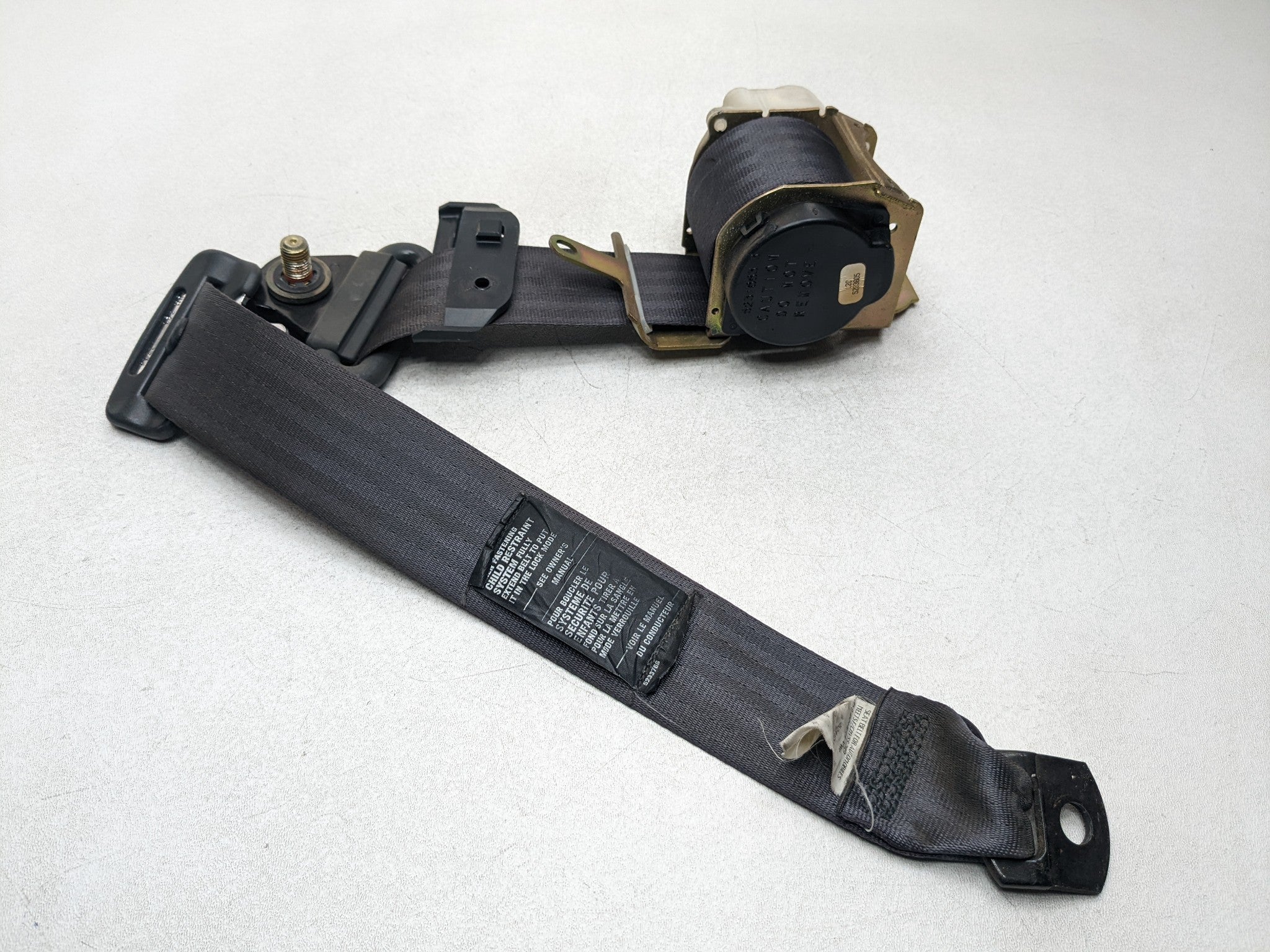 00 - 04 MITSUBISHI MONTERO SPORT OEM SEAT BELT RETRACTOR REAR LEFT DRIVER SIDE