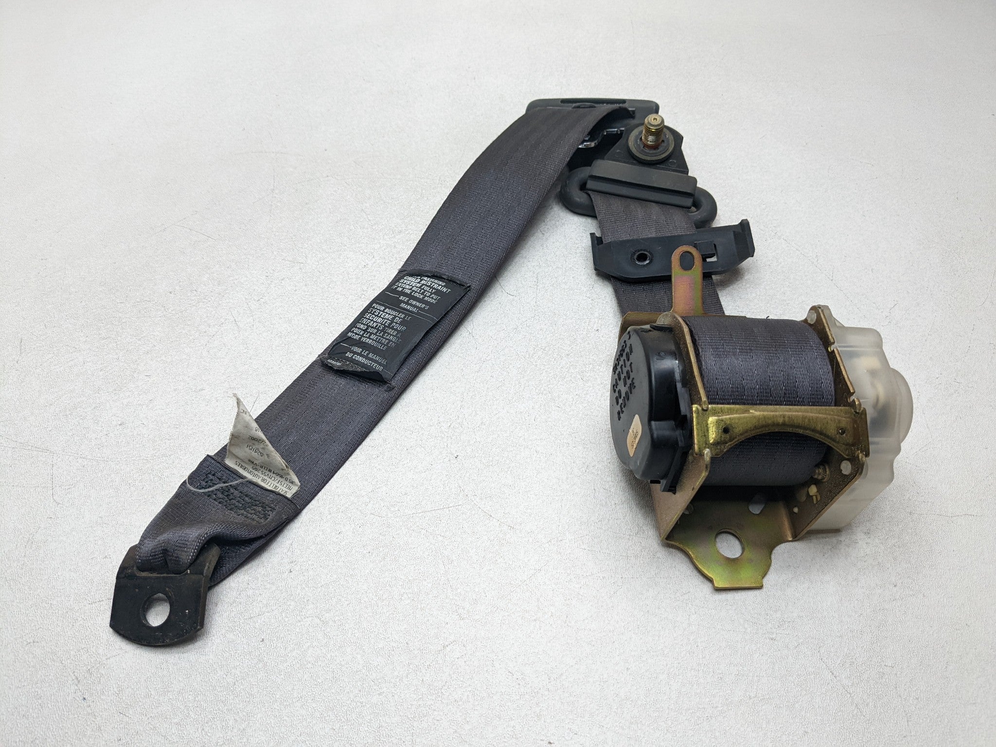 00 - 04 MITSUBISHI MONTERO SPORT OEM SEAT BELT RETRACTOR REAR LEFT DRIVER SIDE