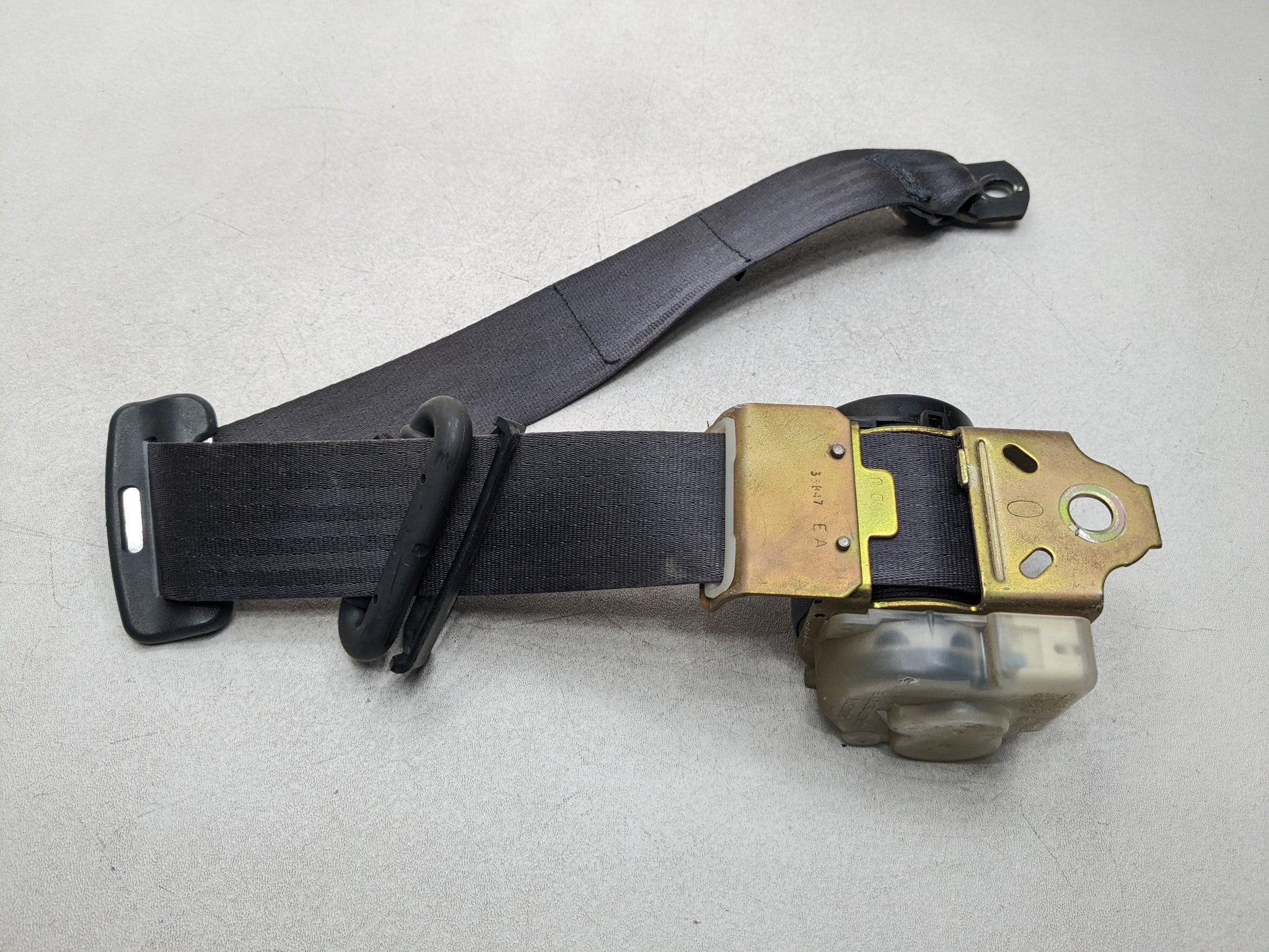 00 - 04 MITSUBISHI MONTERO SPORT OEM SEAT BELT RETRACTOR REAR LEFT DRIVER SIDE