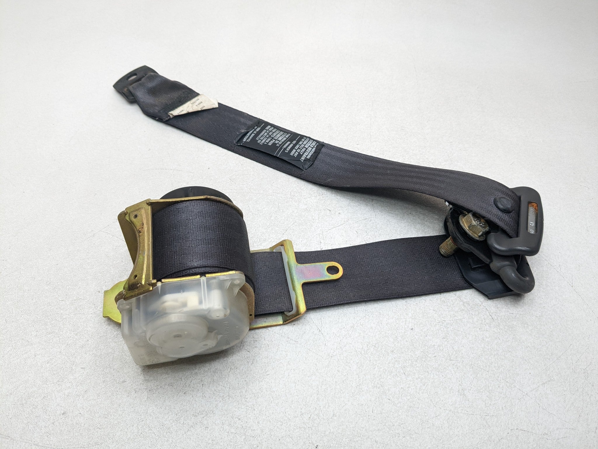 00 - 04 MITSUBISHI MONTERO SPORT OEM SAFETY SEAT BELT RETRACTOR REAR RIGHT SIDE